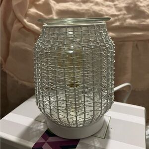 Scentsy wicker warmer